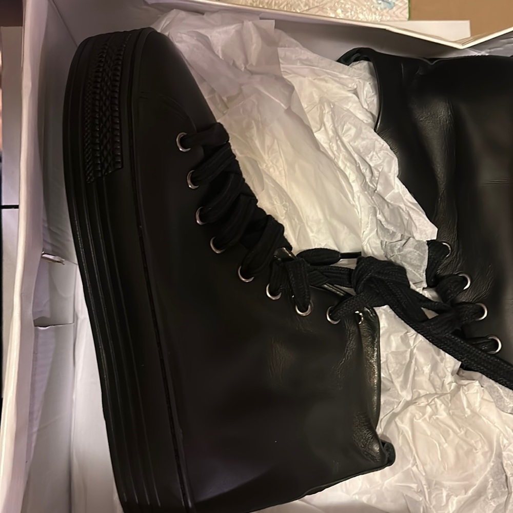 Schutz Jolon Leather Sneaker